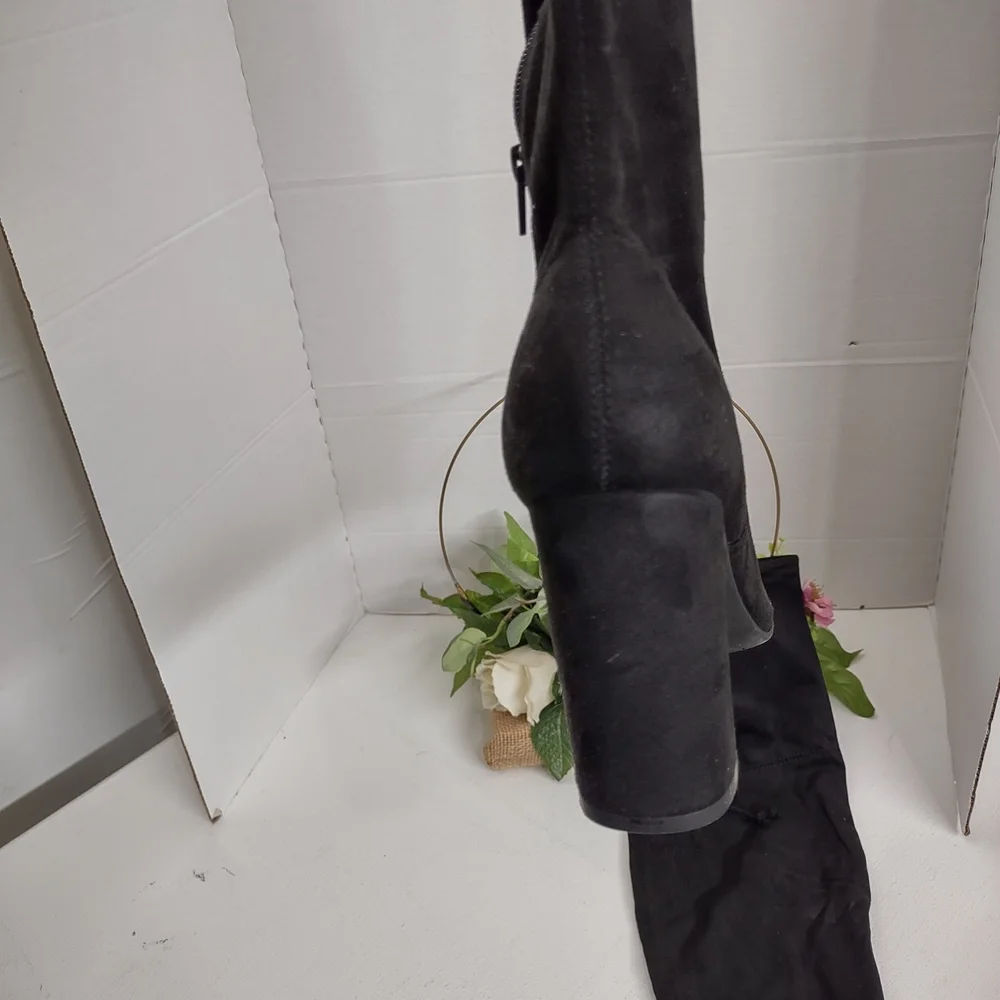 Elegant Black Knee-High Women's Boots